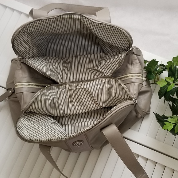 Lululemon Gray Leather carry on tote - Picture 5 of 8